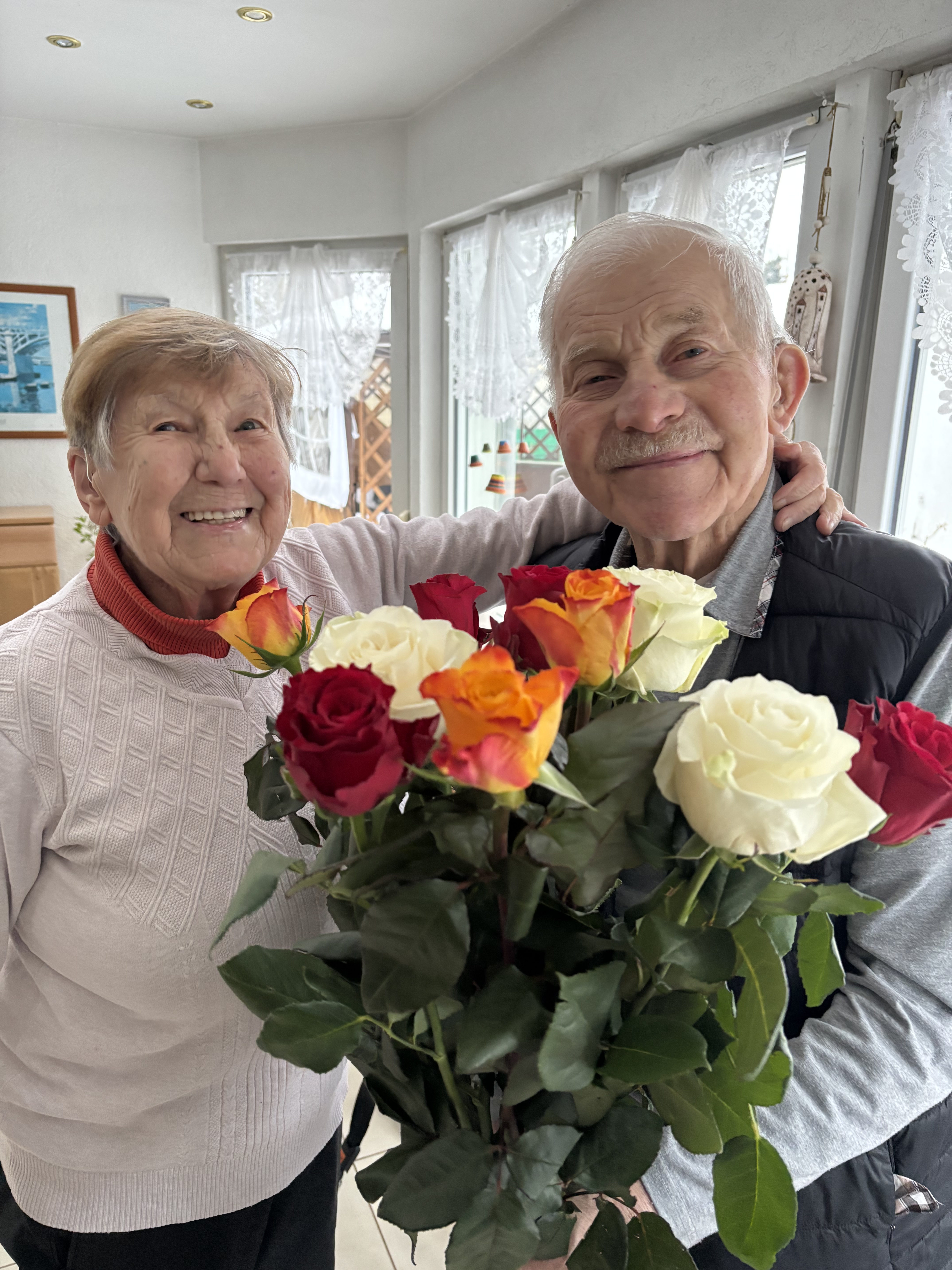 Werner und Mami mit Rosen