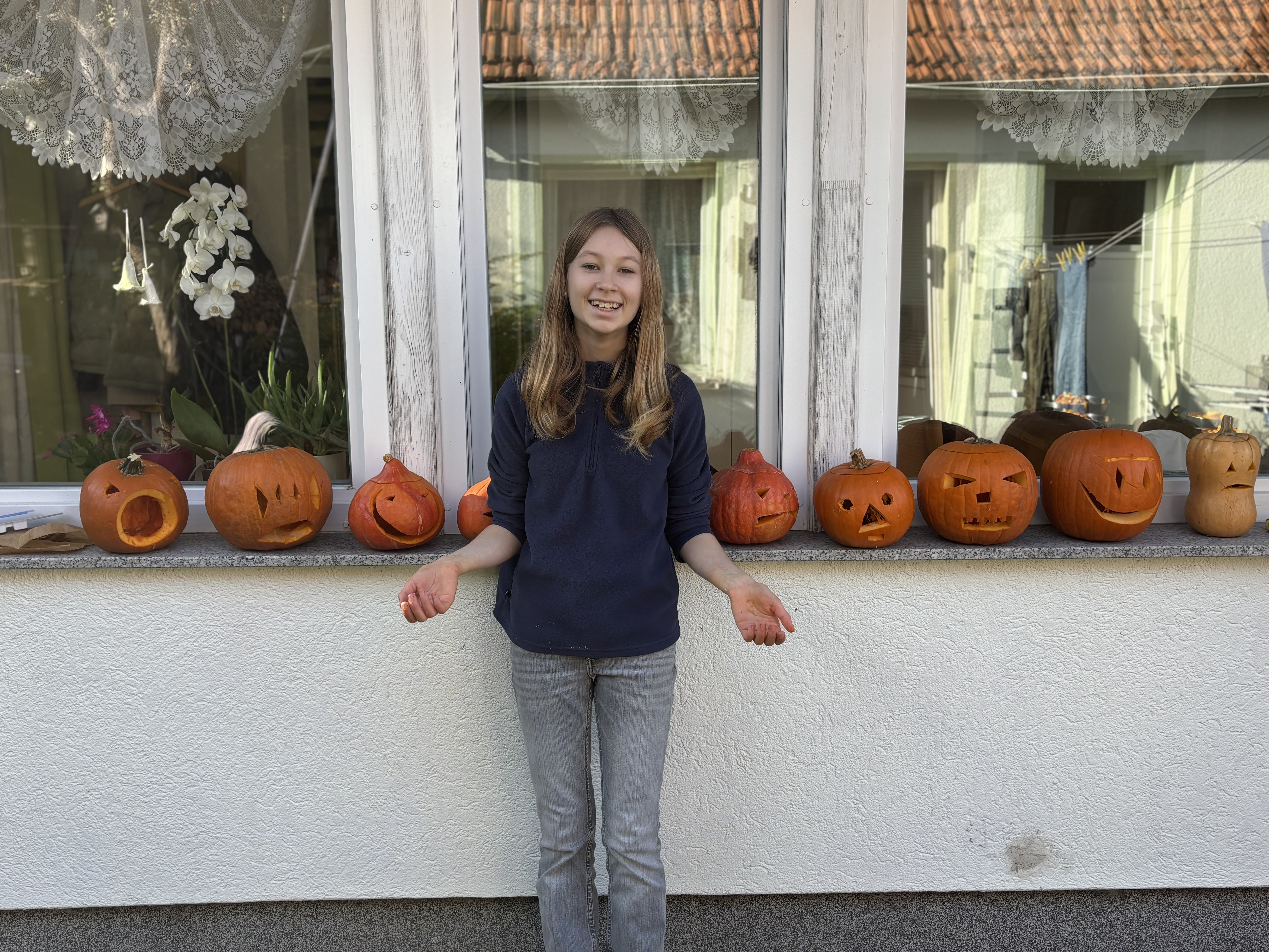 Enkelin mit K&uuml;rbissen